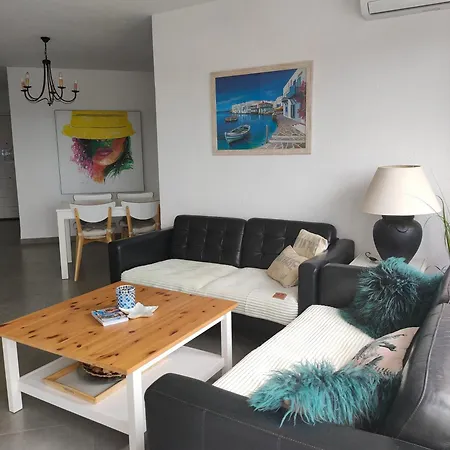 Sea View Apartment *