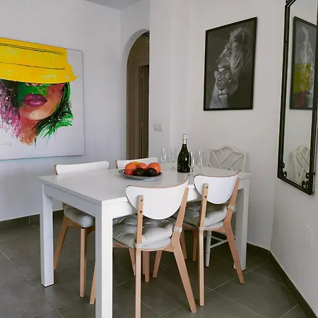 Sea View Apartment *